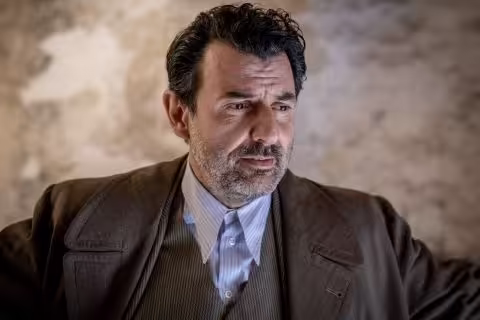 Il candelabro e il rocchetto di Sofia – Enrico Ianniello legge Luisa Stella